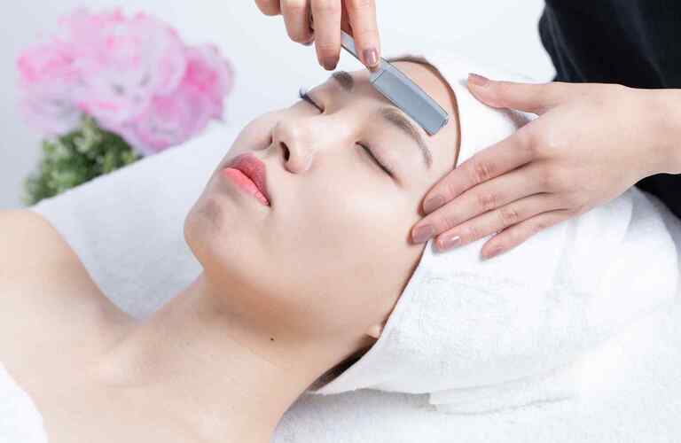 レディースシェービングの施術 | 東京都江東区の理容室ならヘアーサロンパリー